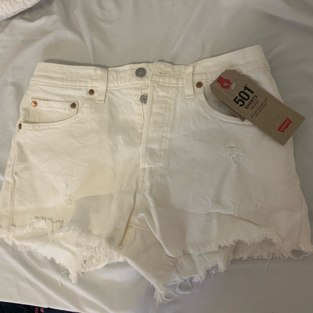 NWT Levi’s Mid-Rise 501 White Shorts size 27/4